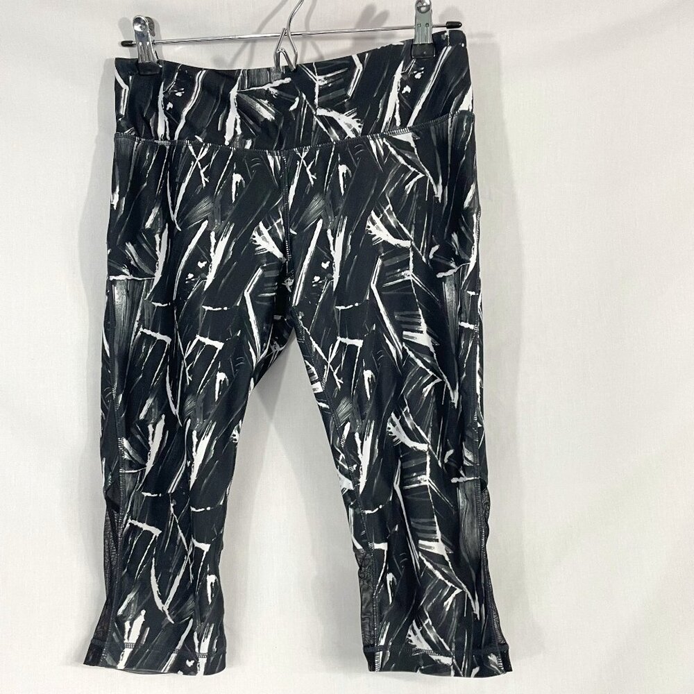 Mondetta Women's Capri Black and White Patterned Yoga Pants Size M